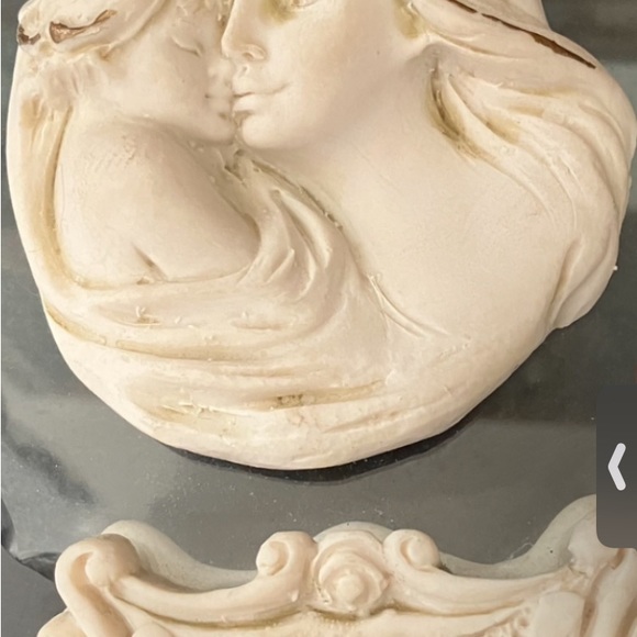 Italian carved porcelain mother / daughter - unbelievable detail ! Made in Italy - Picture 4 of 7